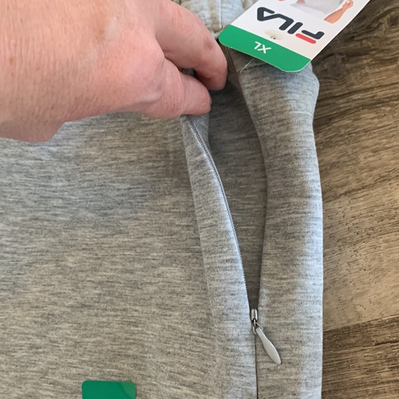 NWT ~ FILA  Jogger Sweatpants Zip Pockets  Heather Gray - Picture 3 of 8